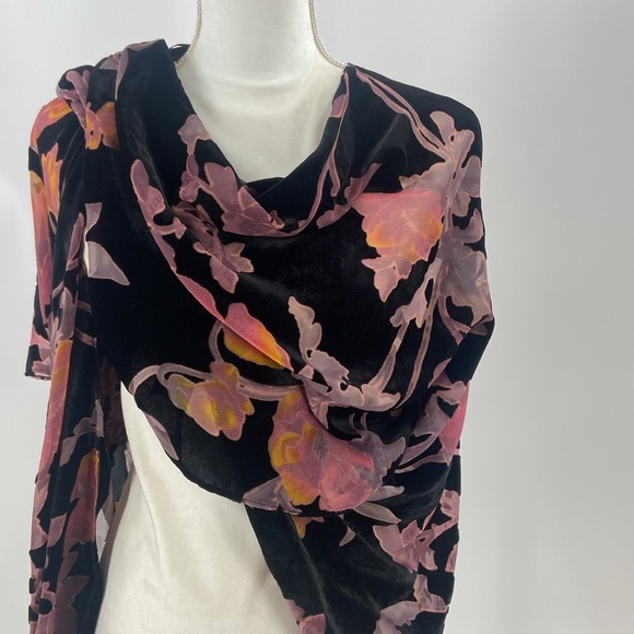 Woven heart black velvet flocked burnout fall tones duster drape close front - Picture 6 of 16